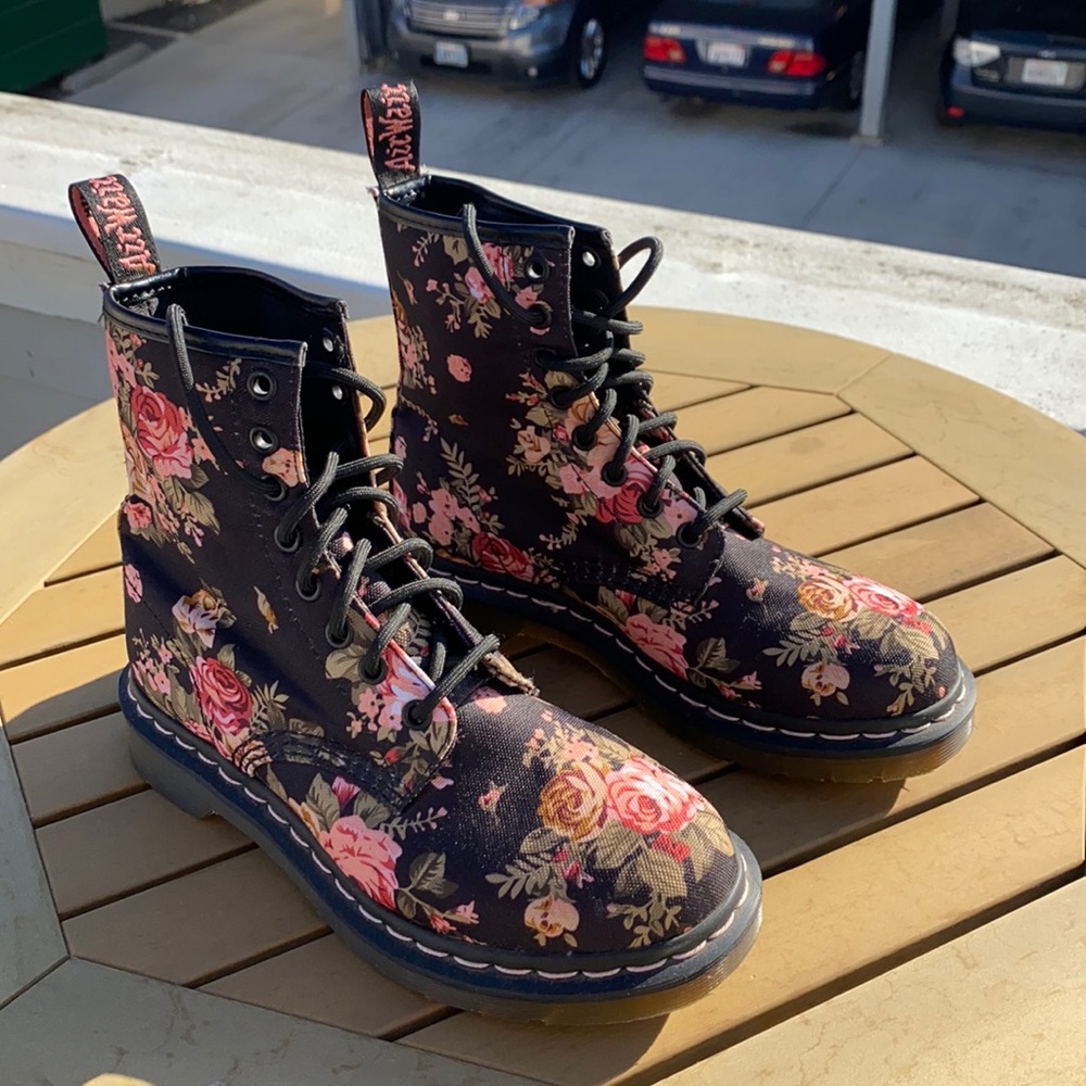 Worn once - Floral Doc Martens